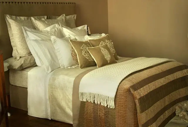 How to Choose the Right Bedding and Pillows for a Comfortable Sleep